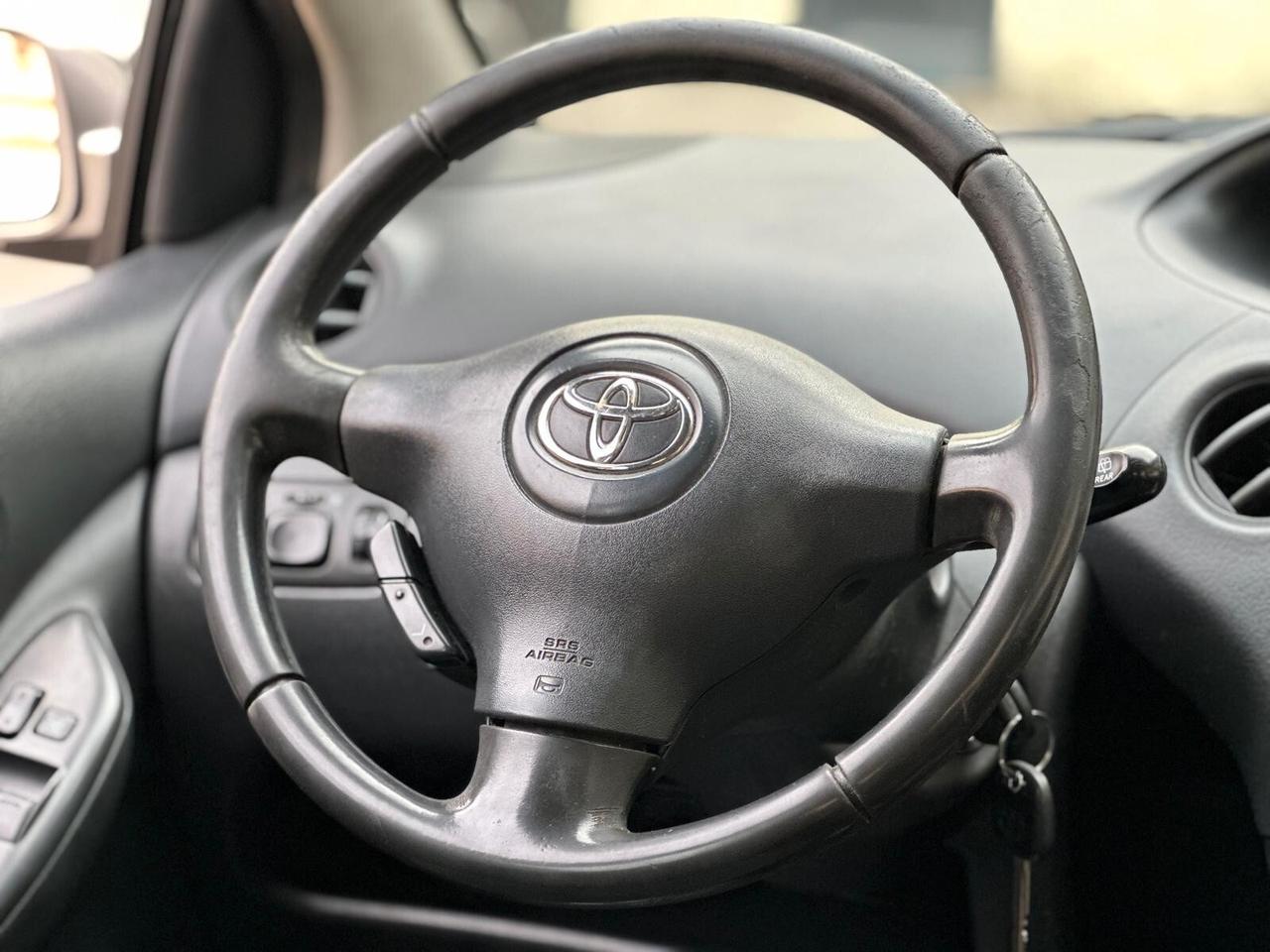 Toyota Yaris 1.3i 16V cat 5 porte Sol