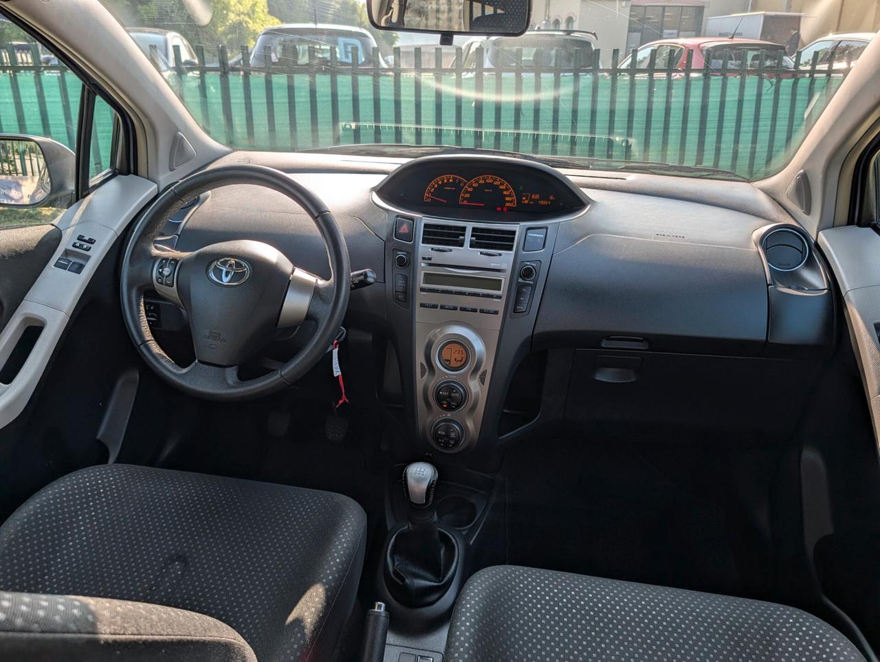 Toyota Yaris 1.0 5 porte Sol UNICO PROPRIETARIO TAGL. CERT.
