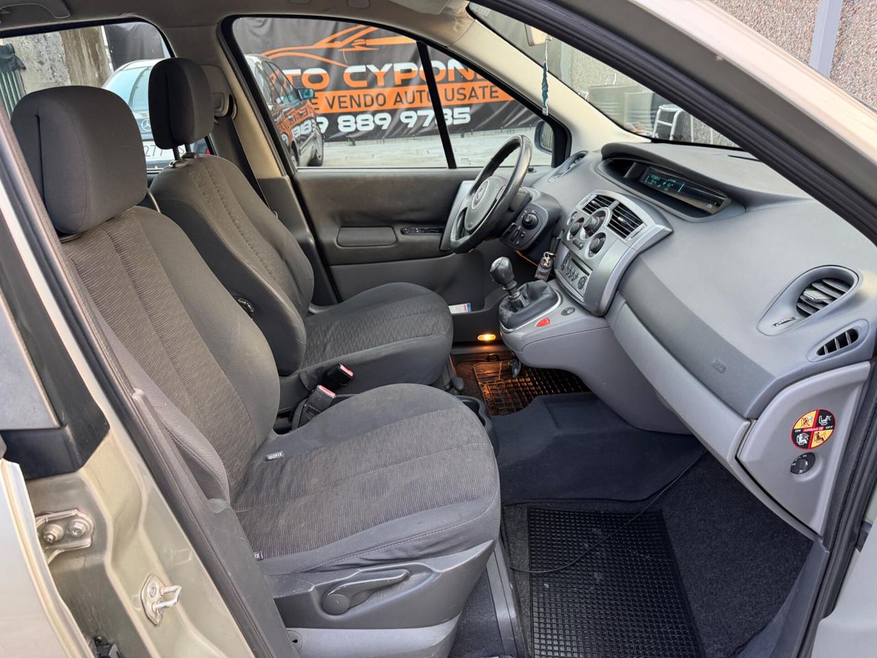 Renault Scénic 1.6 benzina euro4 spaziosa neopatentati