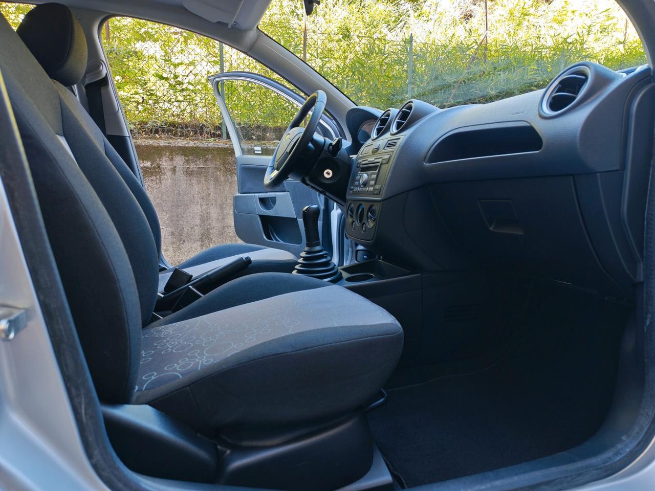 Ford Fiesta 1.2 BENZINA 75cv / 23.339km / Unipro