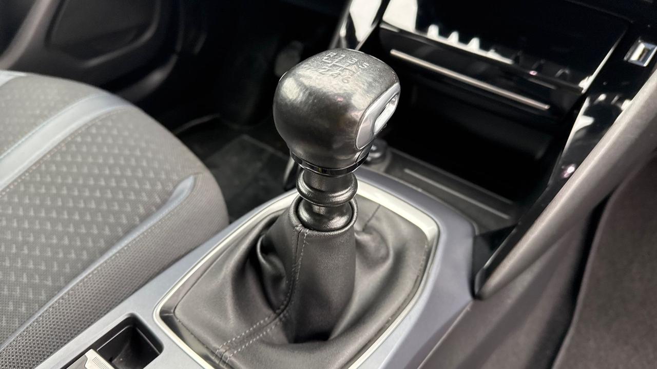 Peugeot 2008 BlueHDi 100 S&S Allure Navi Pack