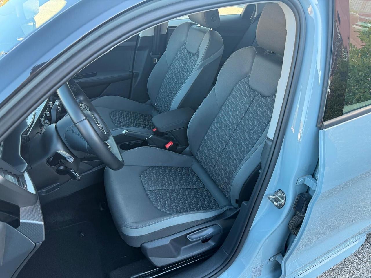 AUDI A1/SPB 30 TFSI/S LINE/ CERCHI 17/ B COLORE/XENO LED/TEL POST/VOL SPORTIVO/VETRI PRIVACY!!