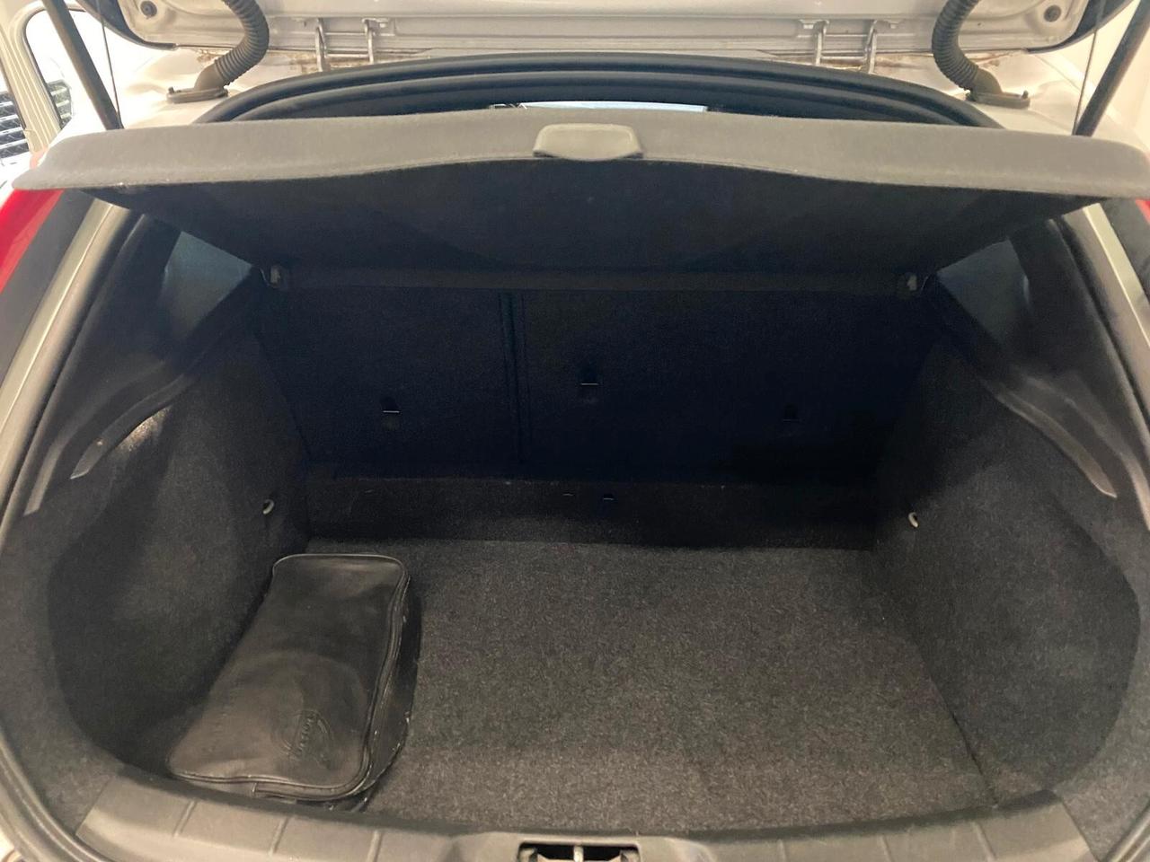 Volvo V40 D2 1.6 Summum