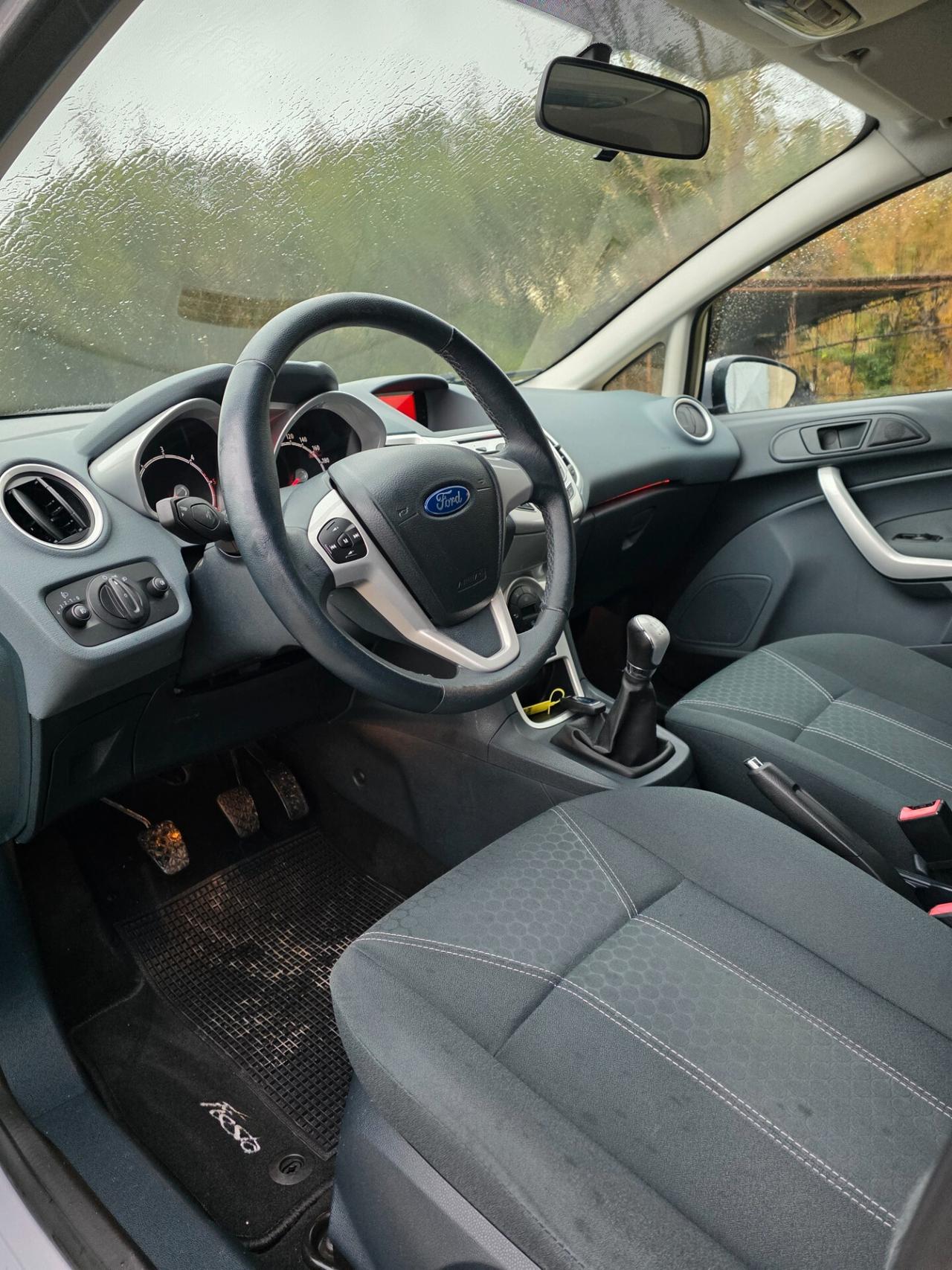 Ford Fiesta 1.4 TDCi 70CV 5 porte Titanium