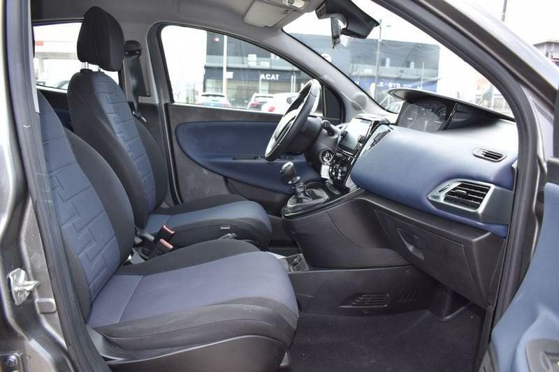 Lancia Ypsilon 1.0 FireFly 5 porte S&S Hybrid Platino