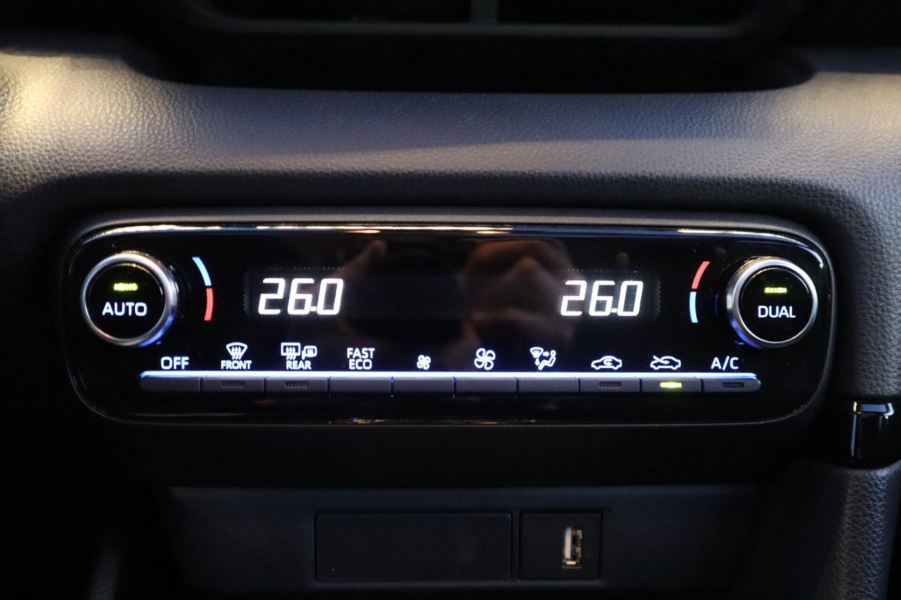 Toyota YARIS HYBRID LOUNGE AUTO TETTO PANORAMA PELLE CAMERA LED SOLO 45.000KM ANCHE GUIDABILE DA NEOPATENTATI