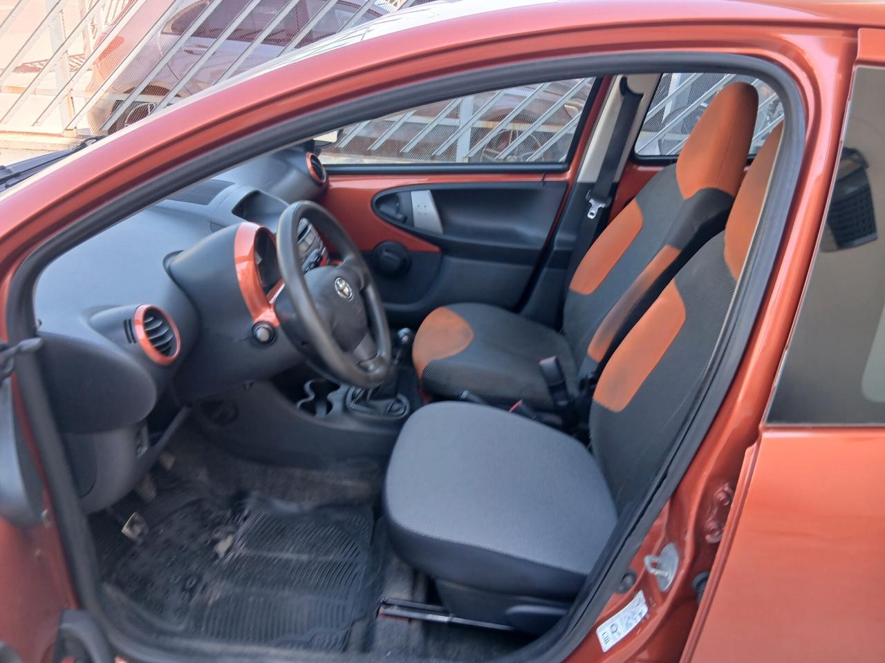Toyota Aygo 1.0 12V VVT-i 5 porte Orange Connect