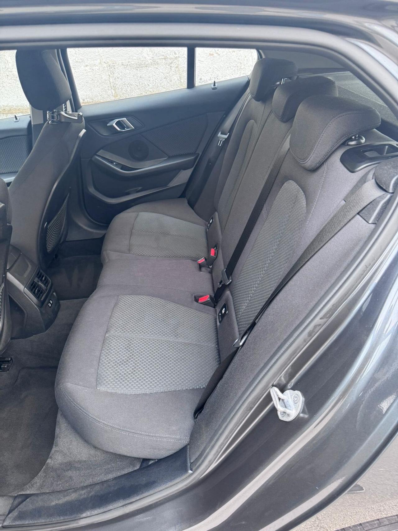 Bmw 116 116d 5p. Business Advantage