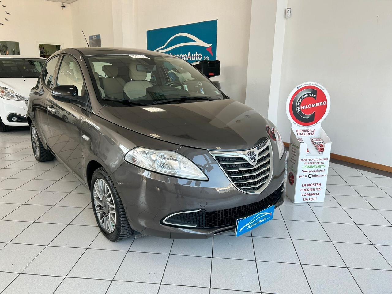 Lancia Ypsilon 1.2b X NEOPATENTATI 2012