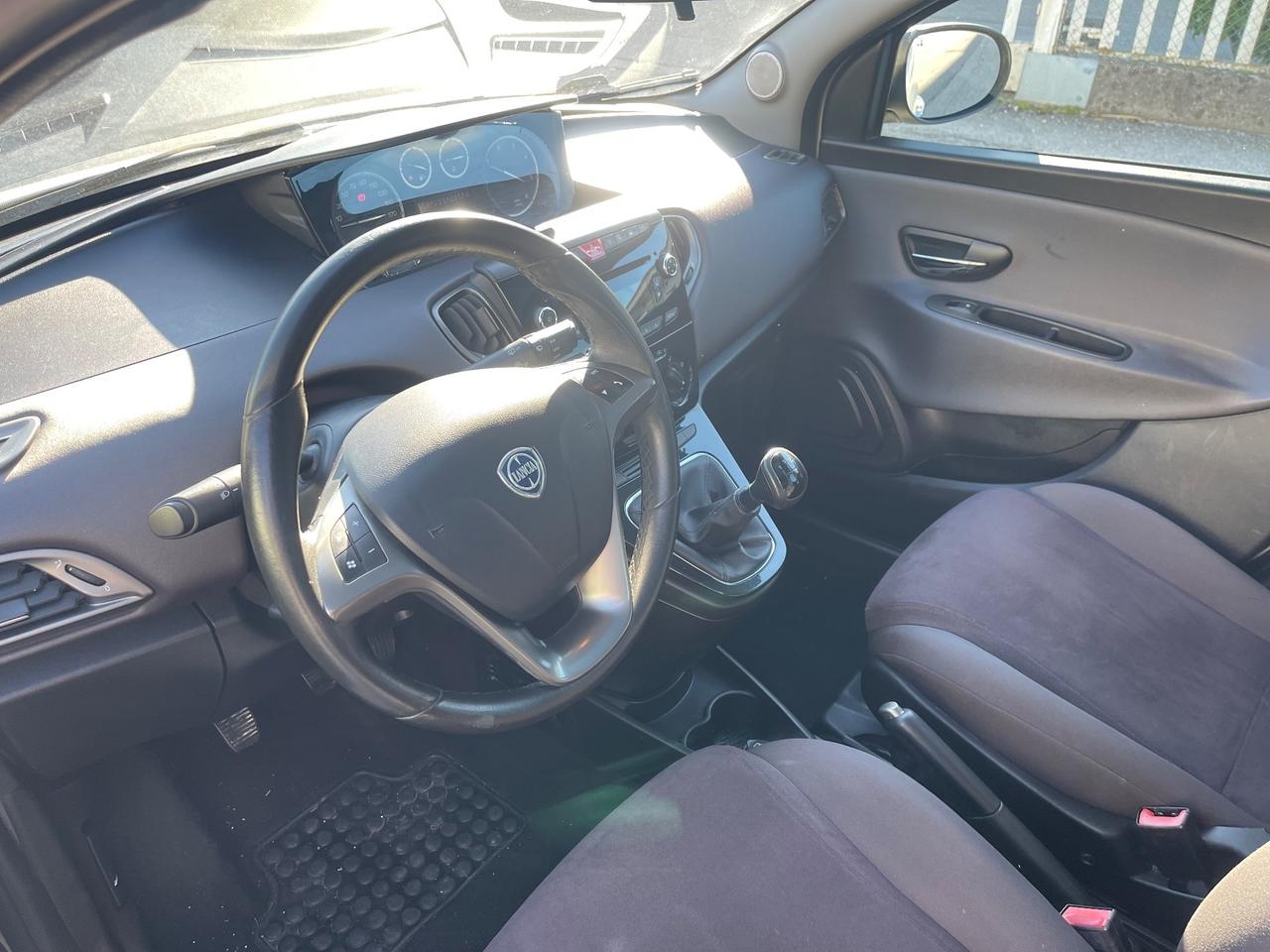 Lancia Ypsilon 1.3 MJT NEOPATENTATI