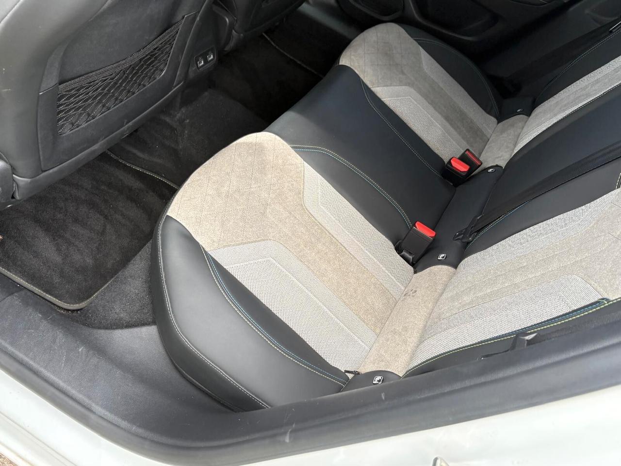 Peugeot 2008 motore elettrico 136 CV GT Pack