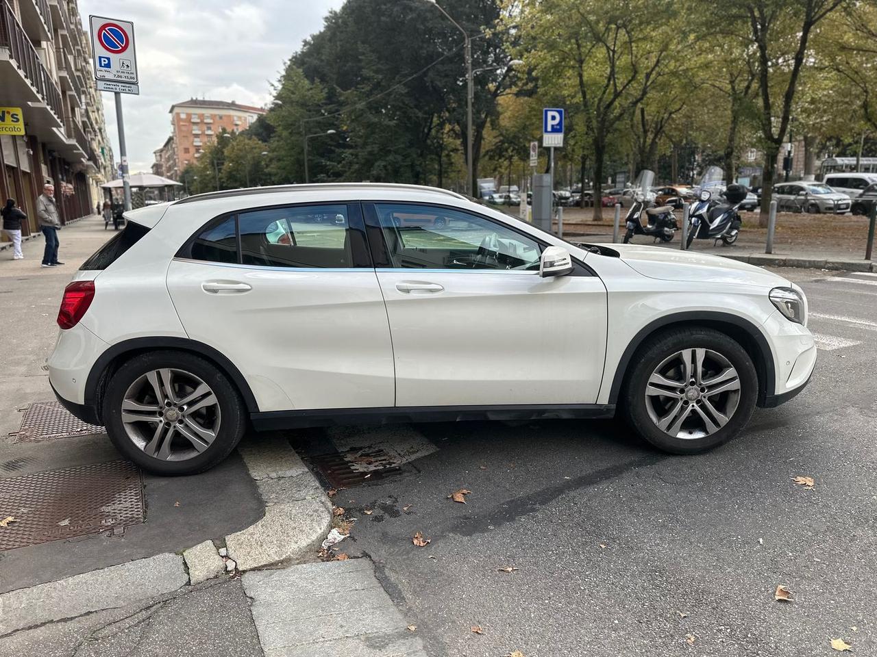 Mercedes-Benz GLA 200 Sport GLA 200 D