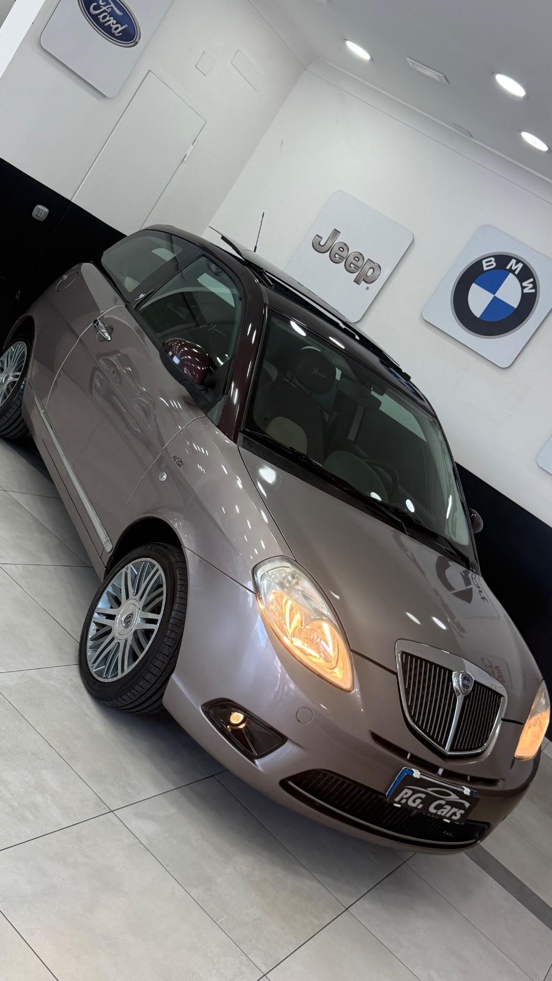 Lancia Ypsilon 1.3 MJT 75 CV Platino