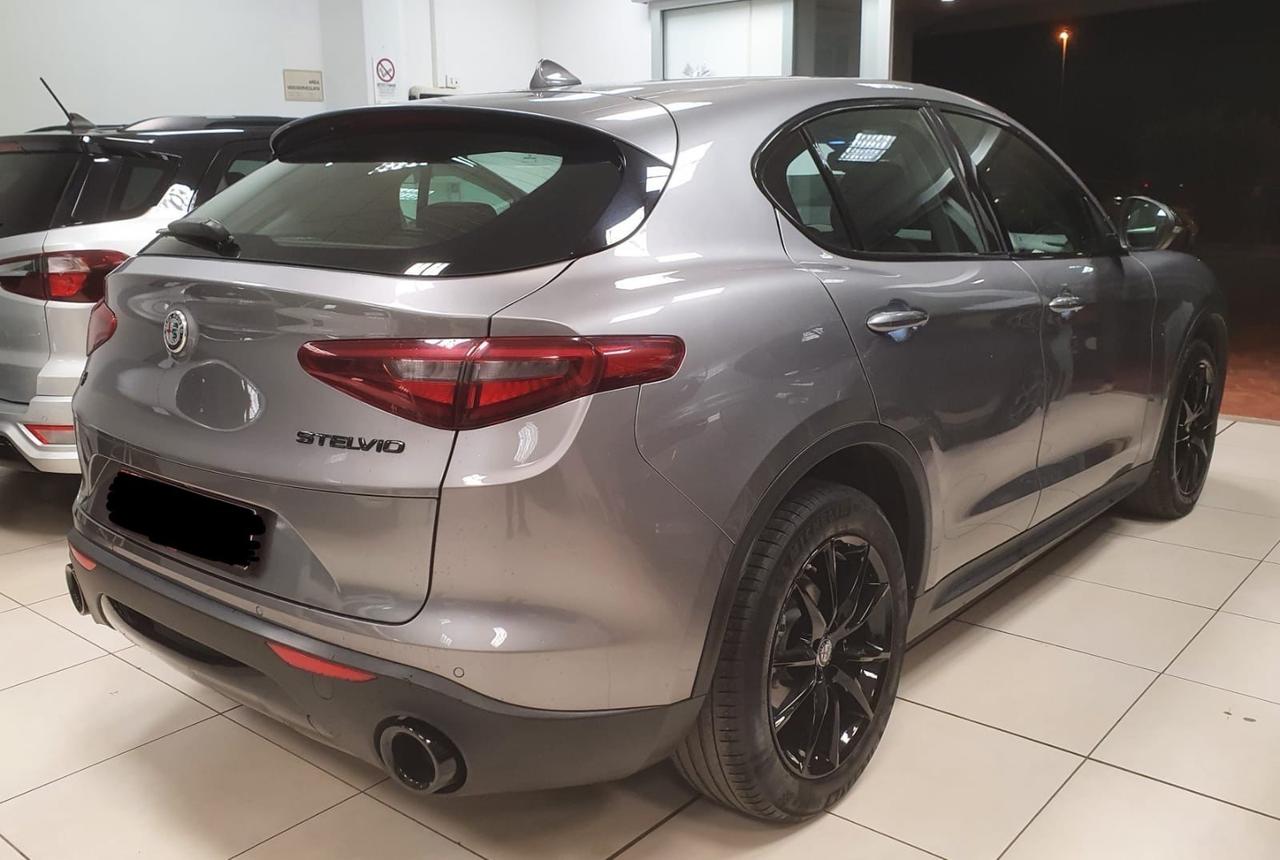 Alfa Romeo Stelvio 2.2 Turbodiesel 210 CV AT8 Q4 Business