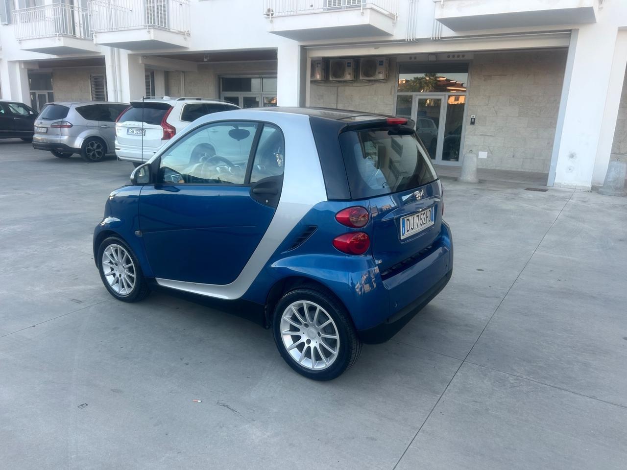 Smart ForTwo 1000 52 kW coupé limited one