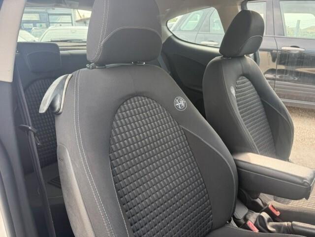 Alfa Romeo MiTo 1.6 JTDm 16V Distinctive Sport Pack