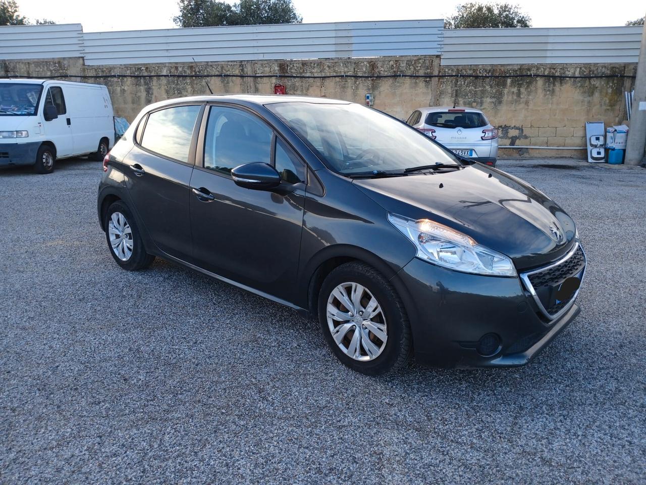 Peugeot 208 1.4 HDi 68 CV 5 porte Allure