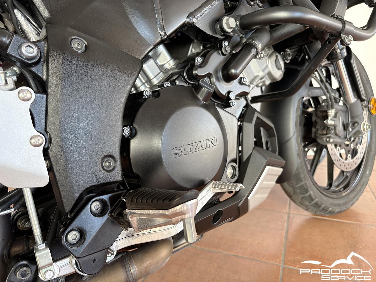 Suzuki V Strom DL 1000 solo 15.000 km ACCESSORIATA