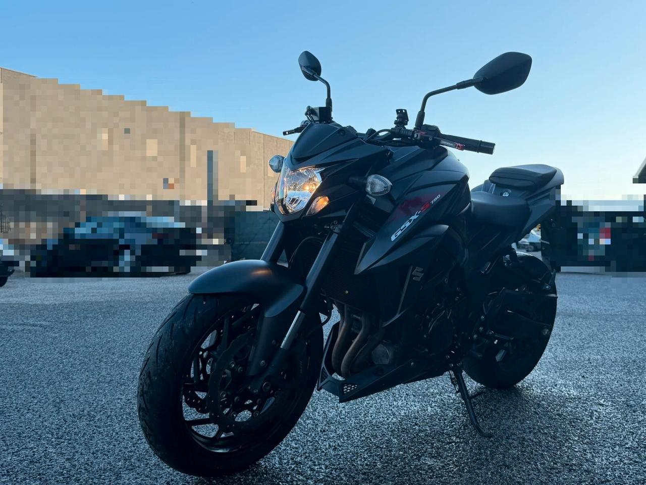 Suzuki GSX S 750