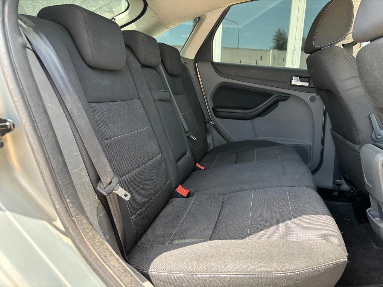 FORD FOCUS 1.6 TITANIUM 2010