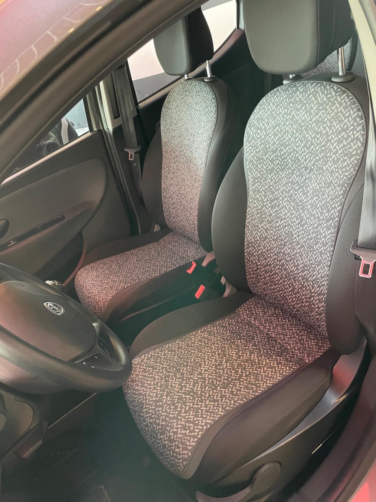 Lancia Ypsilon 1.0 FireFly 5 porte S&S Hybrid Ecochic Silver