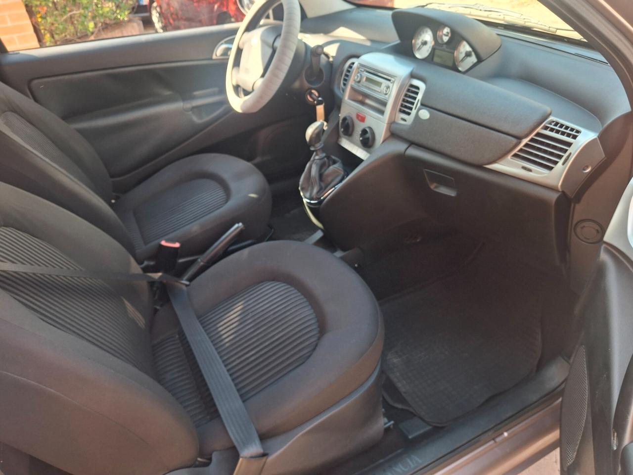 Lancia Ypsilon 1.2 Argento neopatentati