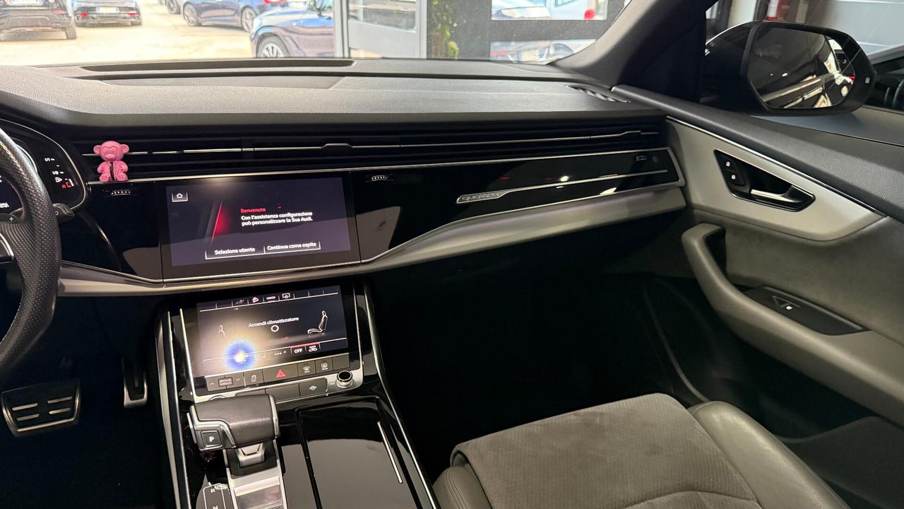 Audi Q8 55 TFSI e quattro Sport sline tetto
