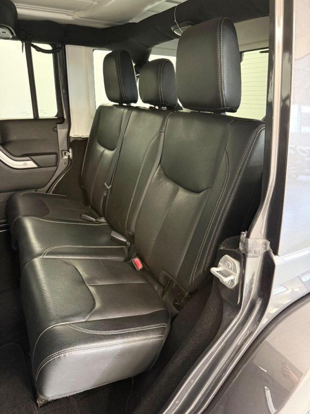 JEEP Wrangler Unlimited 2.8 CRD DPF Sahara Auto E6