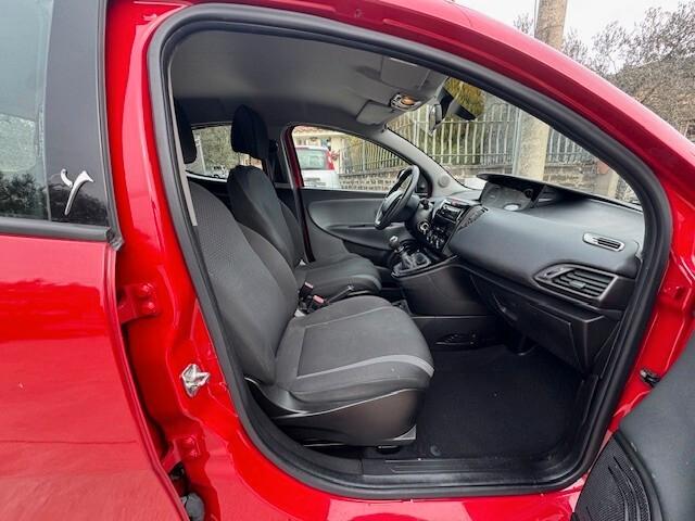Lancia Ypsilon 1.2 69 CV 5 porte Silver