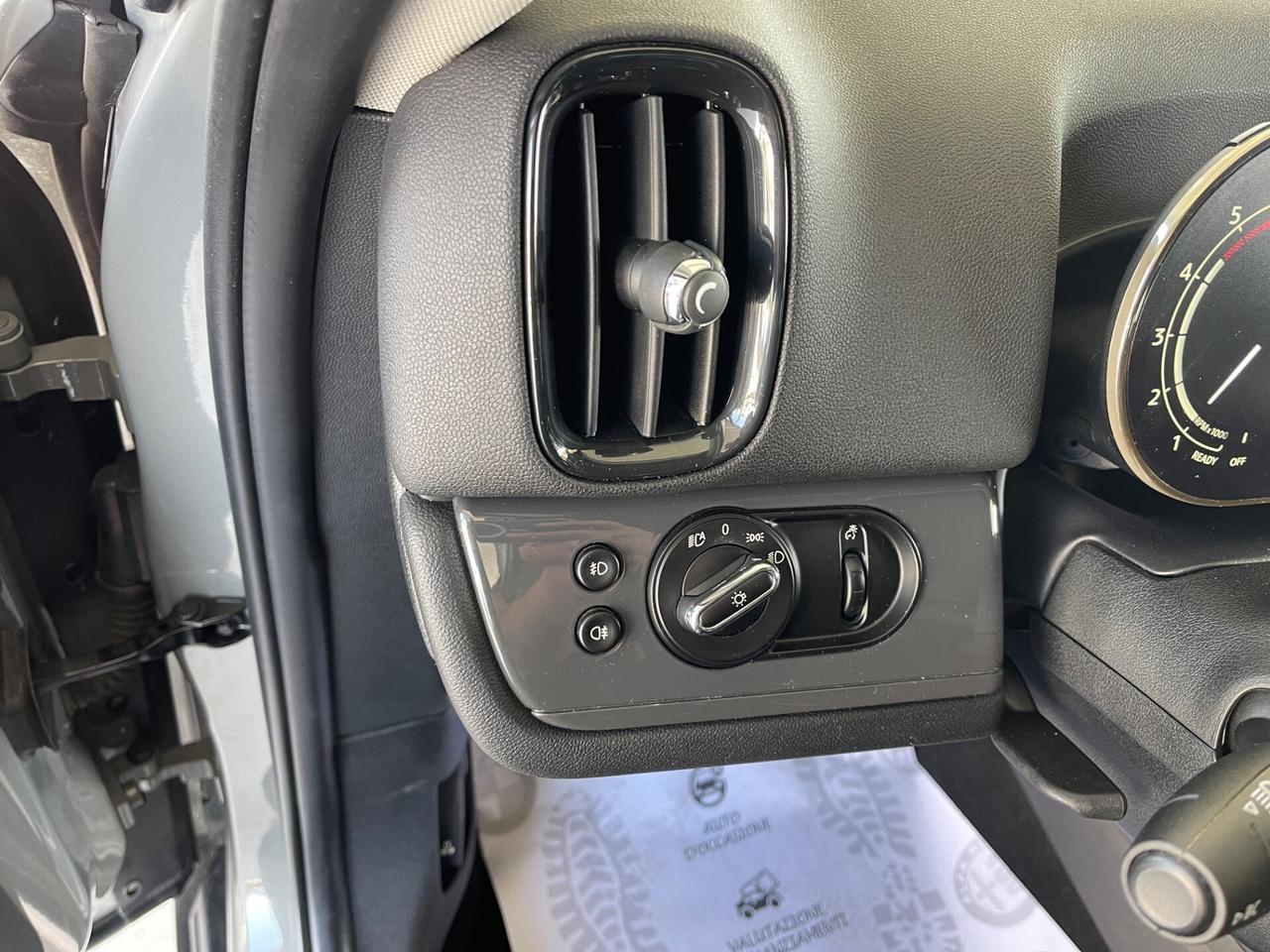 Mini Cooper Countryman 1.5 One D Essential