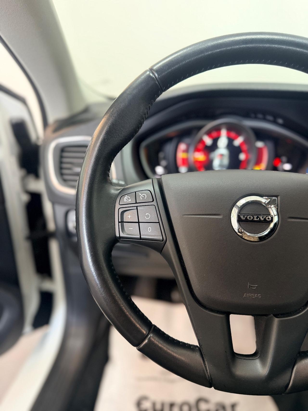 Volvo V40 D2 Inscription 2.0 120cv 07/2018 Euro 6B Neopatentati