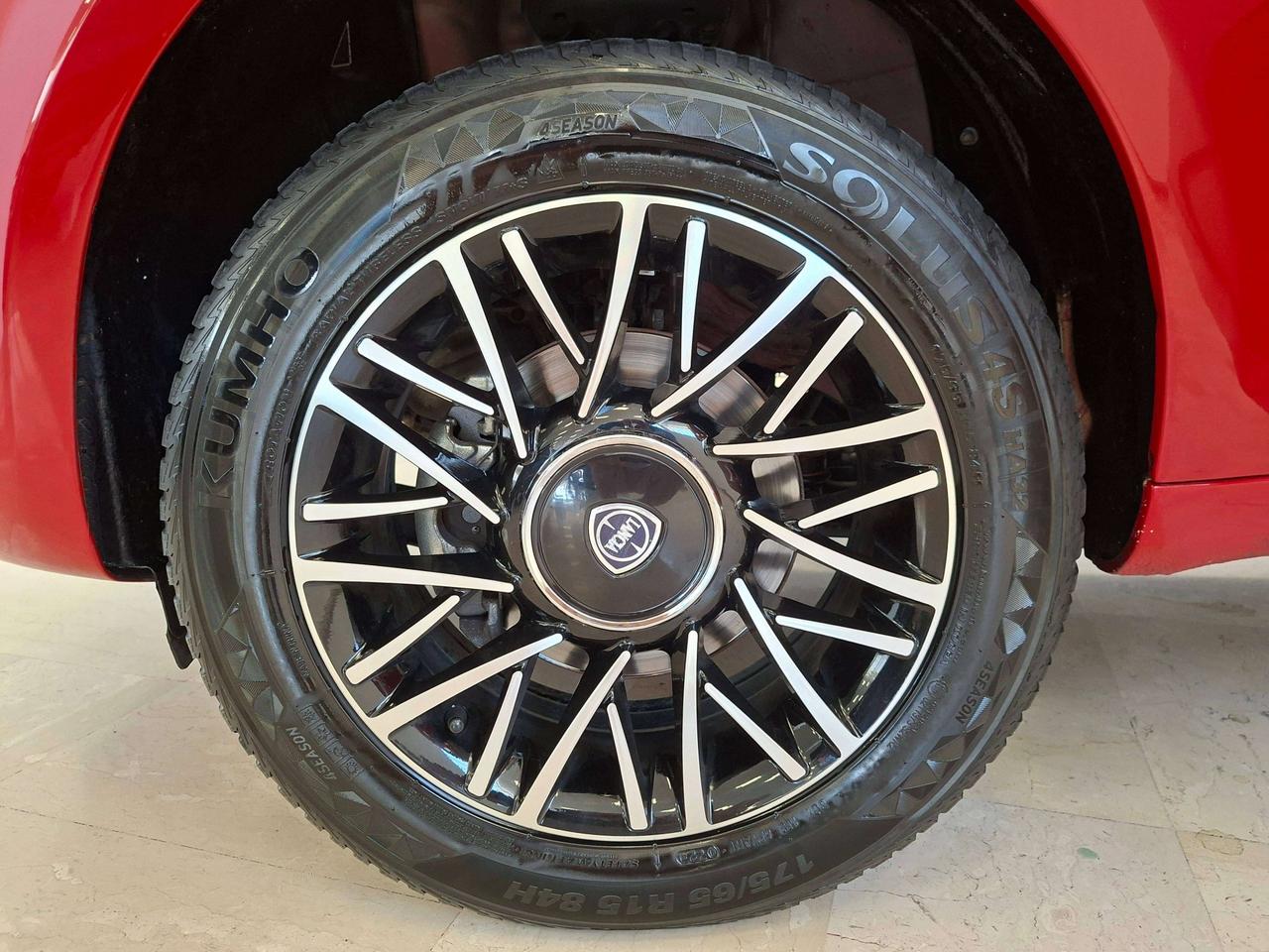 Lancia Ypsilon 0.9 t.air ecochic metano 85 CV