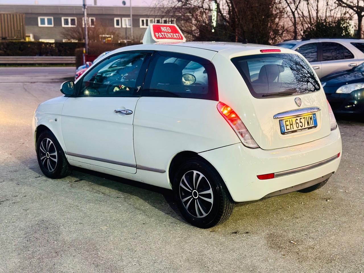 Lancia Ypsilon 2011 1.3 MJT 75 CV ok neopatentati ! ! !