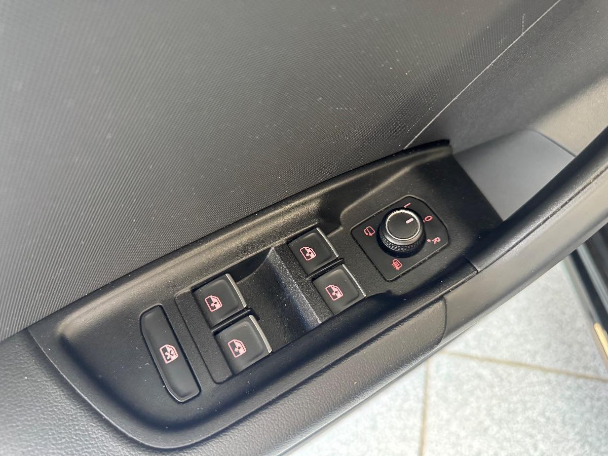 AUDI A1 SPORTBACK 30 TFSI S-Line OK NEOPATENTATI/ LED/ CARPLAY/ UNICO PROP