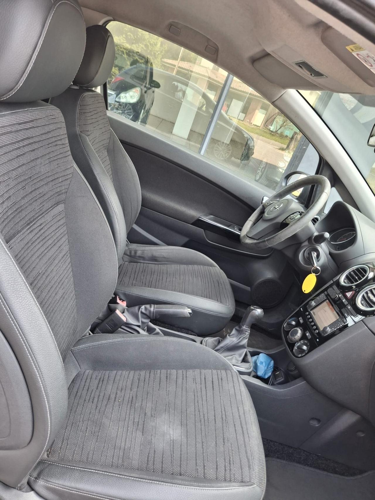 Opel Corsa 1.2 85CV 3 porte GPL-TECH b-color