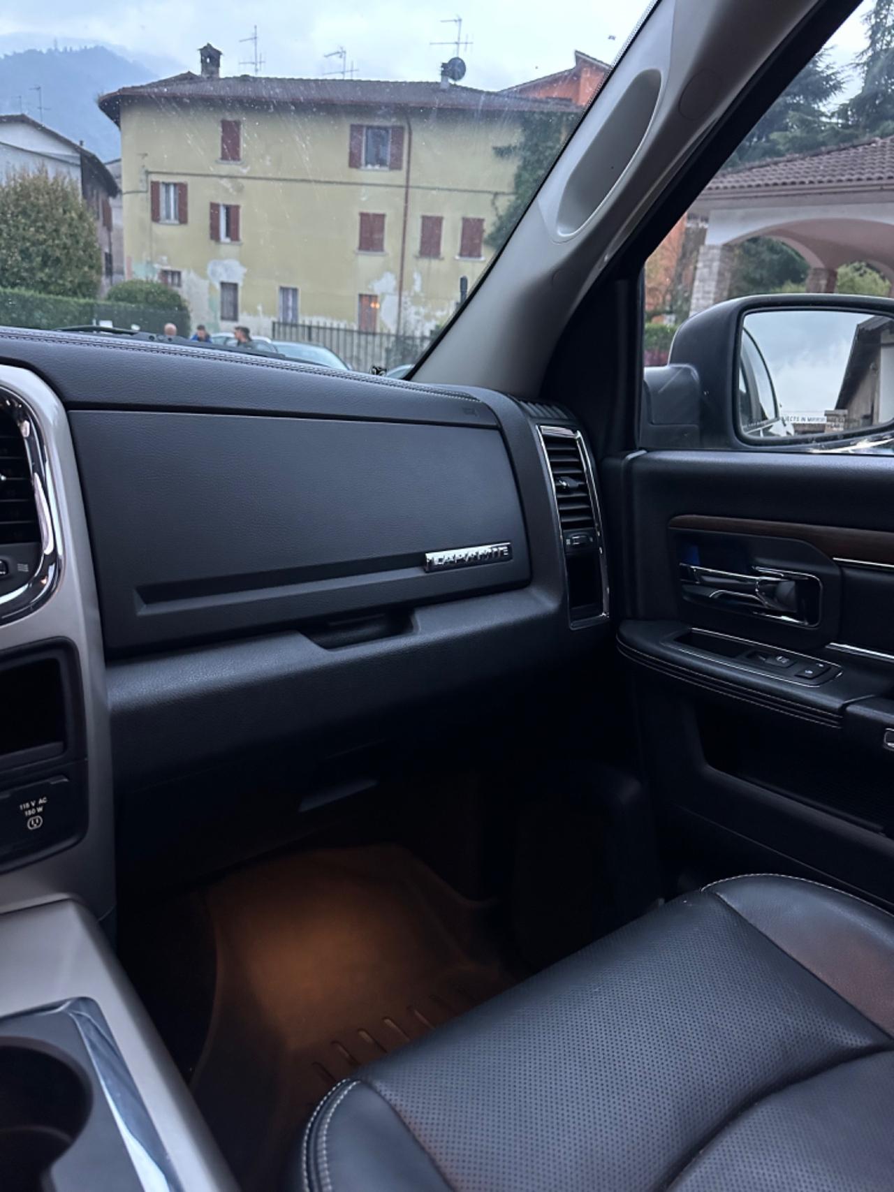 Dodge RAM LARAMIE AMATORE 4x4 KMCERT UNICOPR