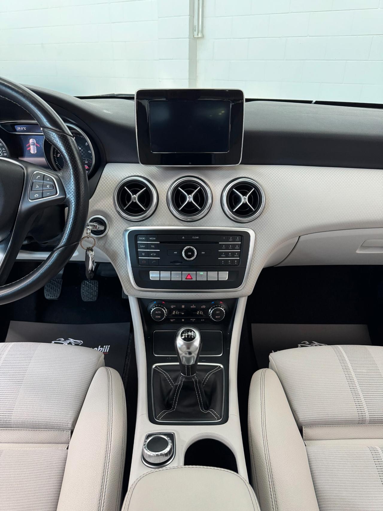 Mercedes-Benz A 180 1.5cc 109cv Bluetooth Retrocamera OK Neopatentati Finanziabile