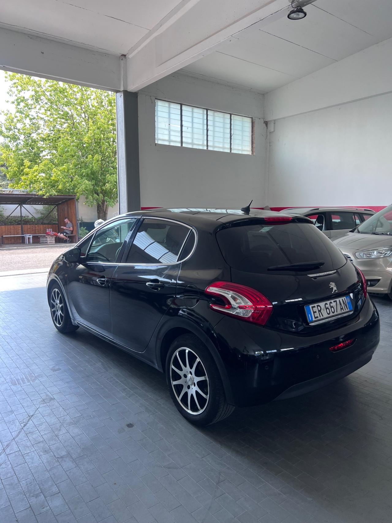 Peugeot 208 1.6 e-HDi 92 CV Stop&Start 5 porte Allure