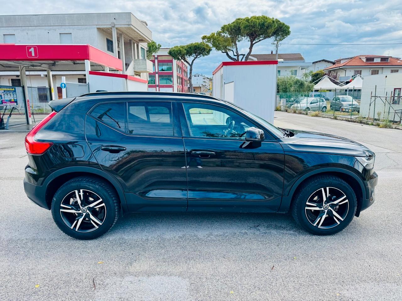 Volvo XC40 D3 R-design CarPlay / LED / RetroCam.