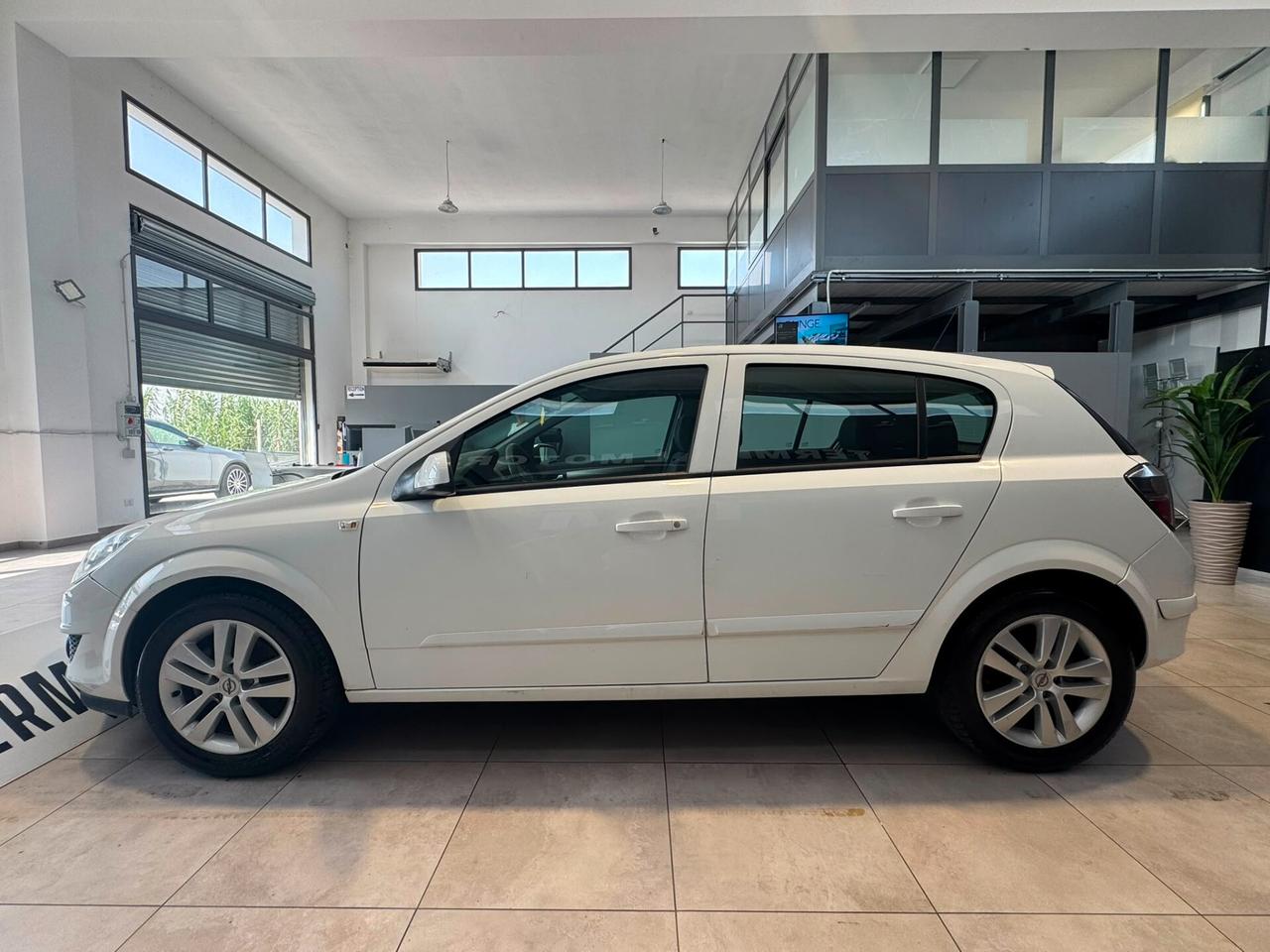 Opel Astra 1.3 CDTI 5 porte Enjoy