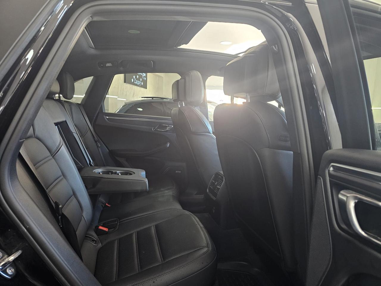 NUOVA PORSCHE MACAN TURBO 2.0 BENZINA 245CV - TETTO PANORAMICO APRIBILE