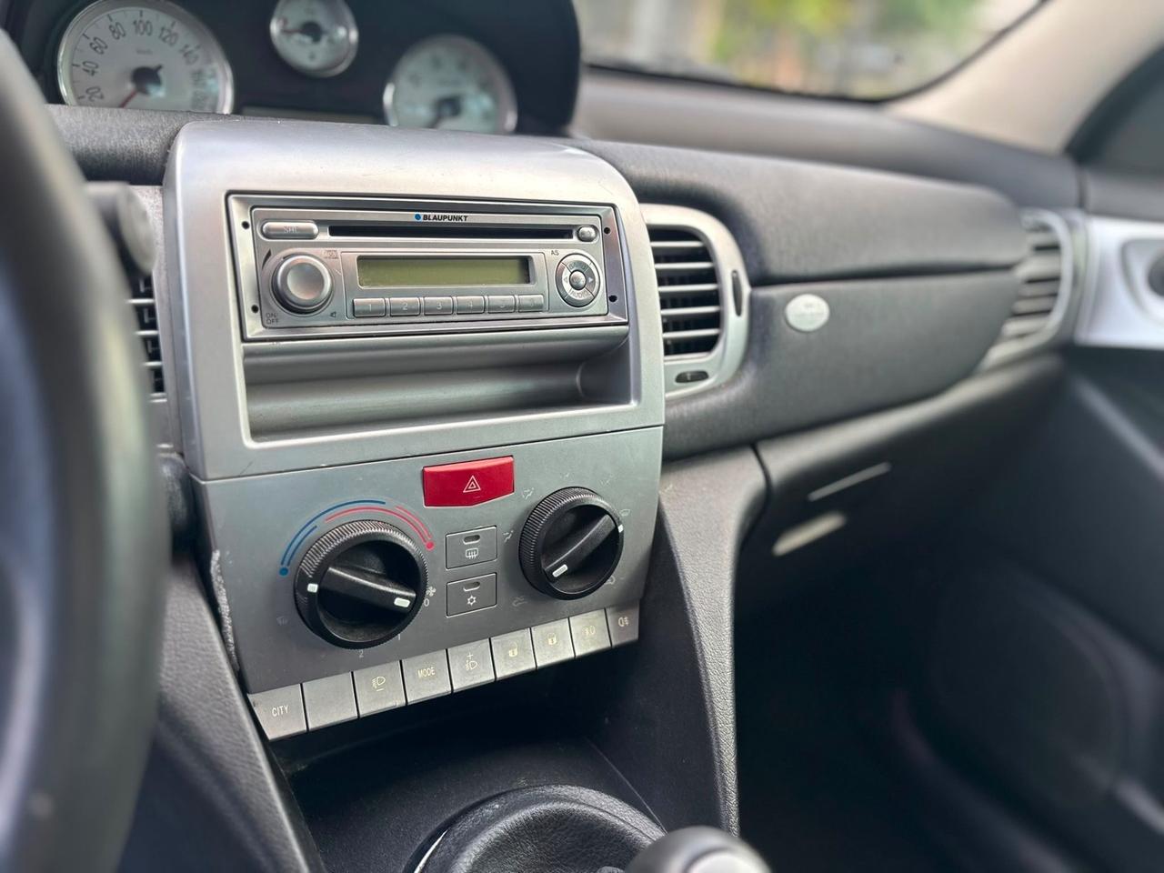 Lancia Ypsilon 1.3 MJT 75 CV Argento