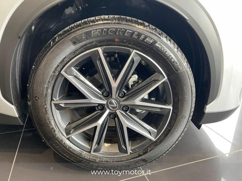 Lexus LBX Hybrid Emotion