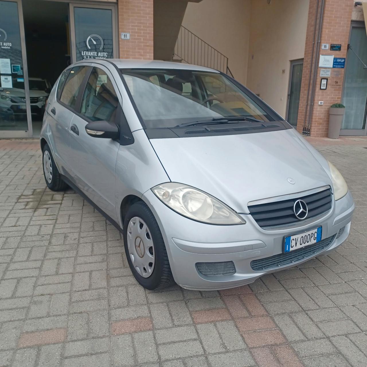 142.998KM CLASSE A 150 BUONE CONDIZIONI NEOPATENTATI