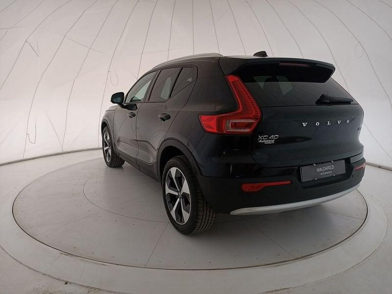 Volvo XC40 2023 2.0 b3 Plus Dark auto