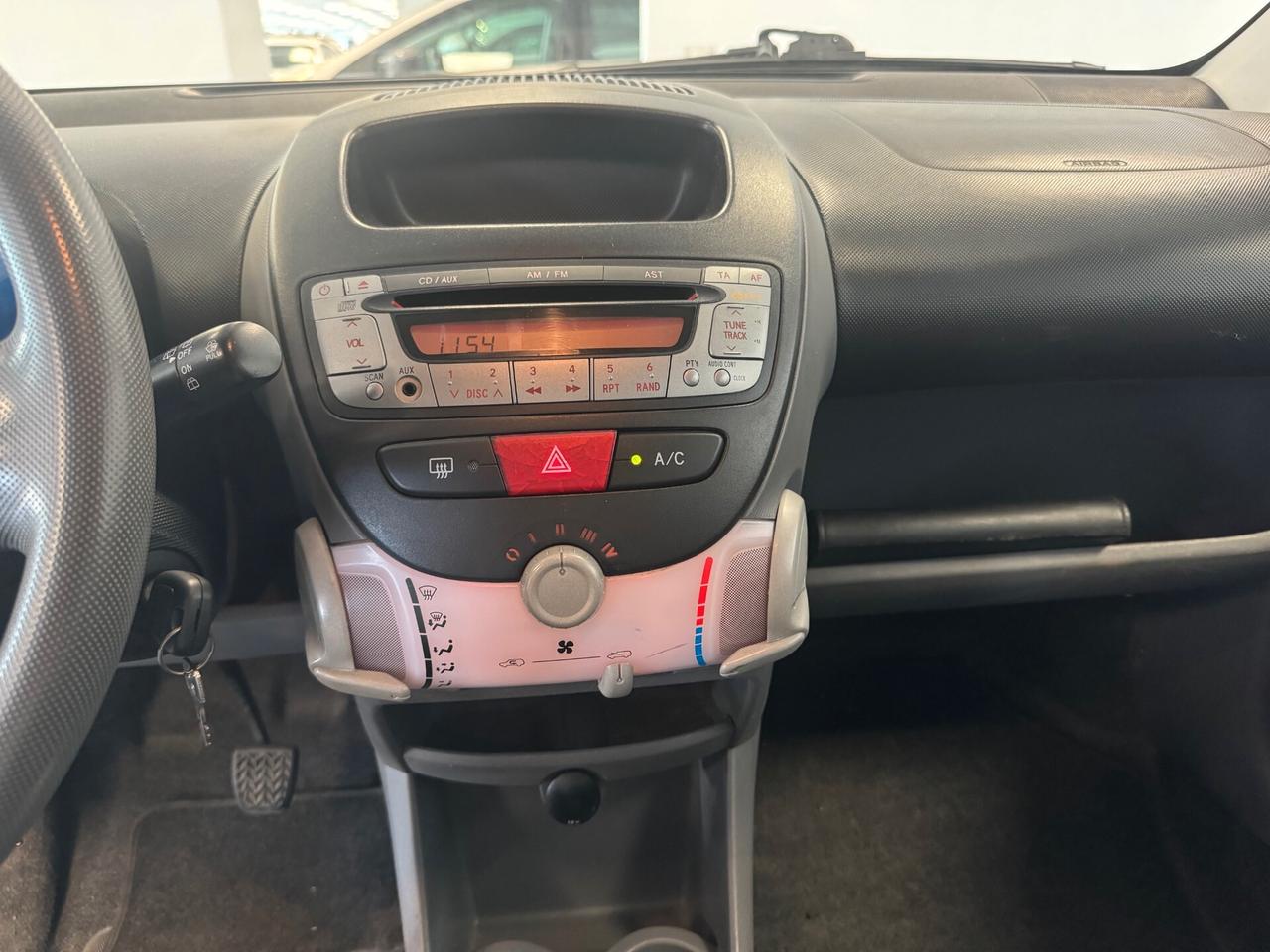 Toyota Aygo 1.0 12V VVT-i 5 porte AUTOMATICO 130.000 KM