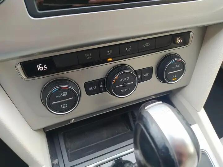 Volkswagen Passat Variant 1.6 TDI SCR DSG Business BMT