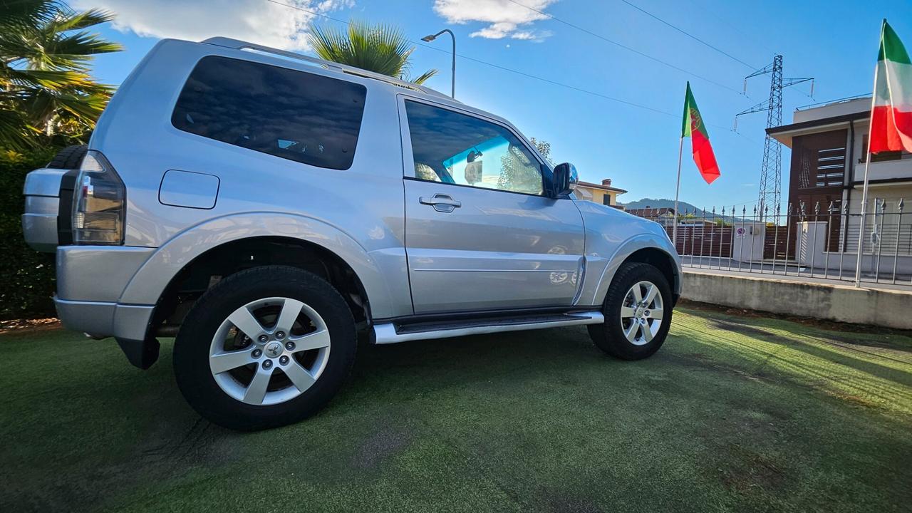 Mitsubishi Pajero 3.2 DI-D 16V 3p. Invite