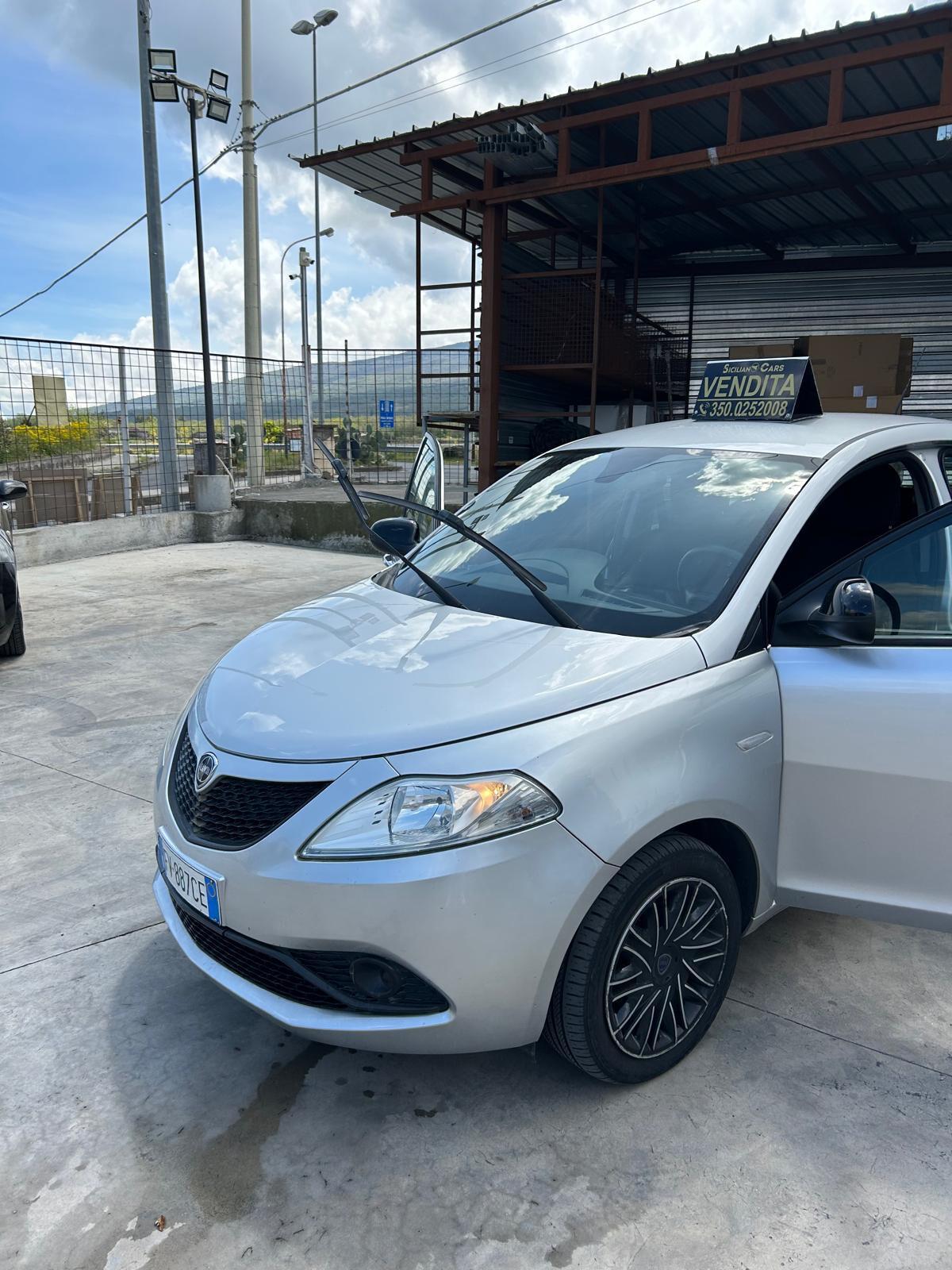 Lancia Ypsilon 1.2 69 CV 5 porte S&S Gold