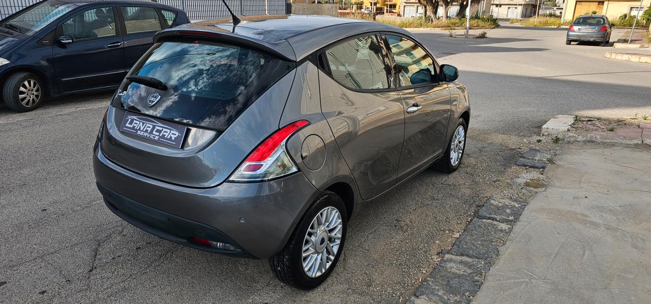 Lancia Ypsilon 1.2 69 CV 5 porte S&S Gold